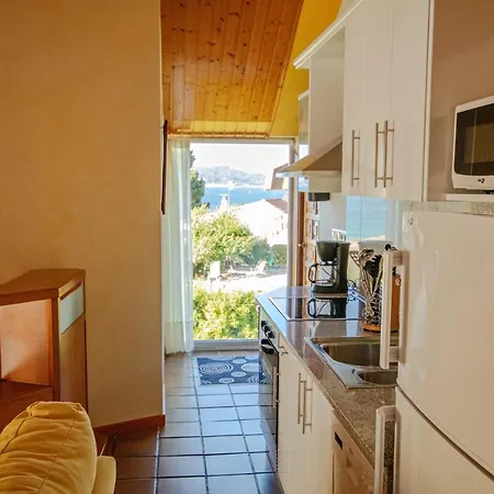 2 Bedrooms At Vilanova 100 M Away From The With Sea View Enclosed Garden And Wifi Appartement Aldán