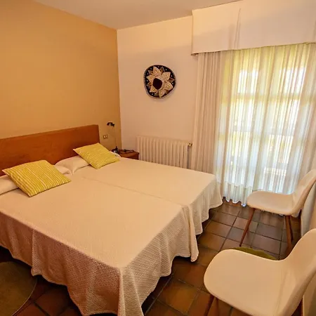 2 Bedrooms At Vilanova 100 M Away From The With Sea View Enclosed Garden And Wifi Appartement Aldán