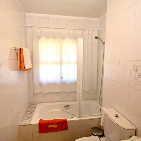 2 Bedrooms At Vilanova 100 M Away From The With Sea View Enclosed Garden And Wifi Appartement Aldán